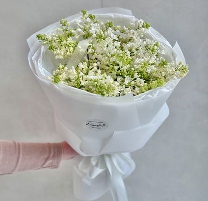 Букет білого бузку