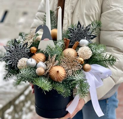 Зимова композиція зі свічками