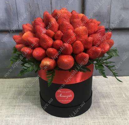 Коробка з полуницею