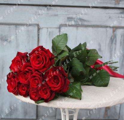 Букет з 9 червоних троянд